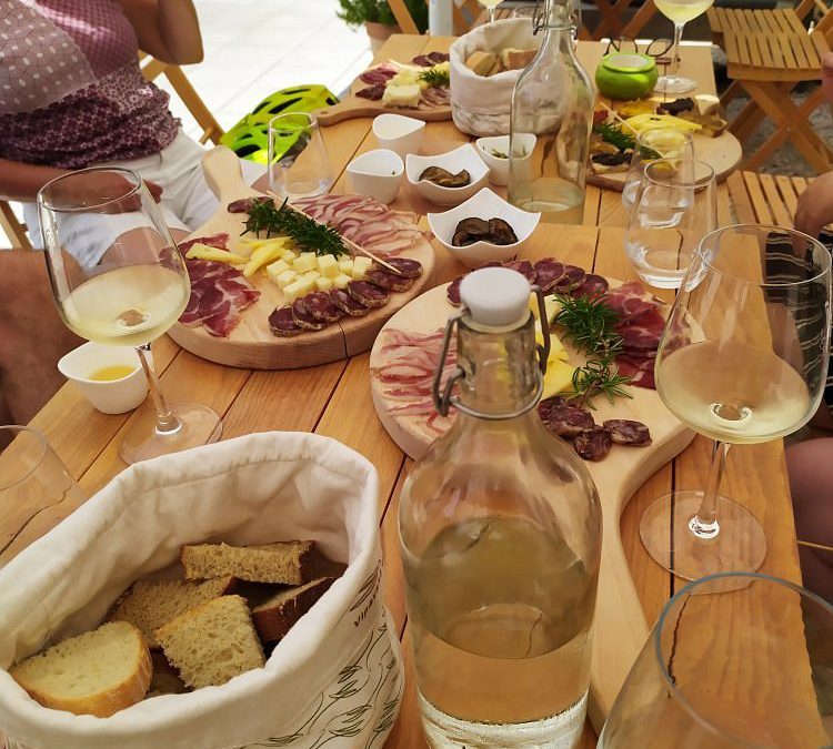 Galerija, grajska klet in ulice Vipavskega Križa, 19.-20. 12. 2025, Vipavski Križ