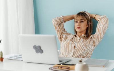 Vabilo na brezplačen dogodek kako ohraniti energijo, fokus in učinkovitost žensk skozi kariero